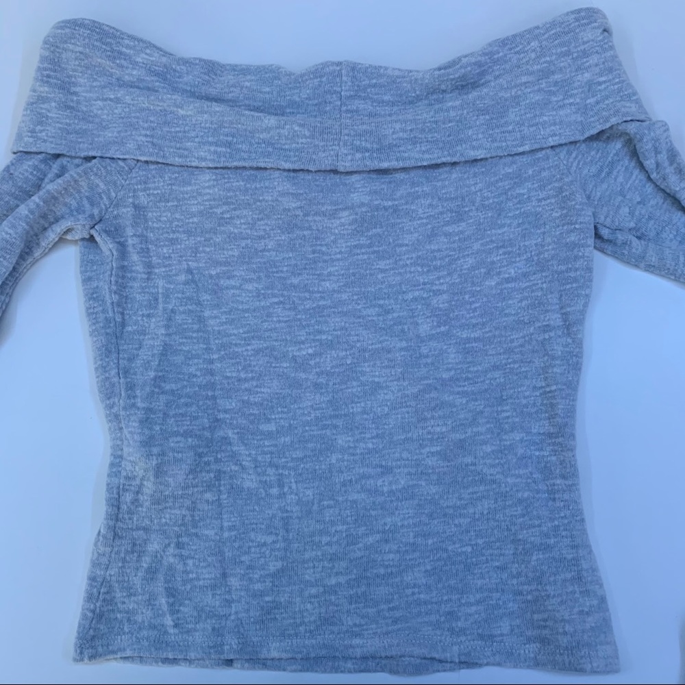 Forever 21 off the shoulder long sleeves shirt - Picture 3 of 4